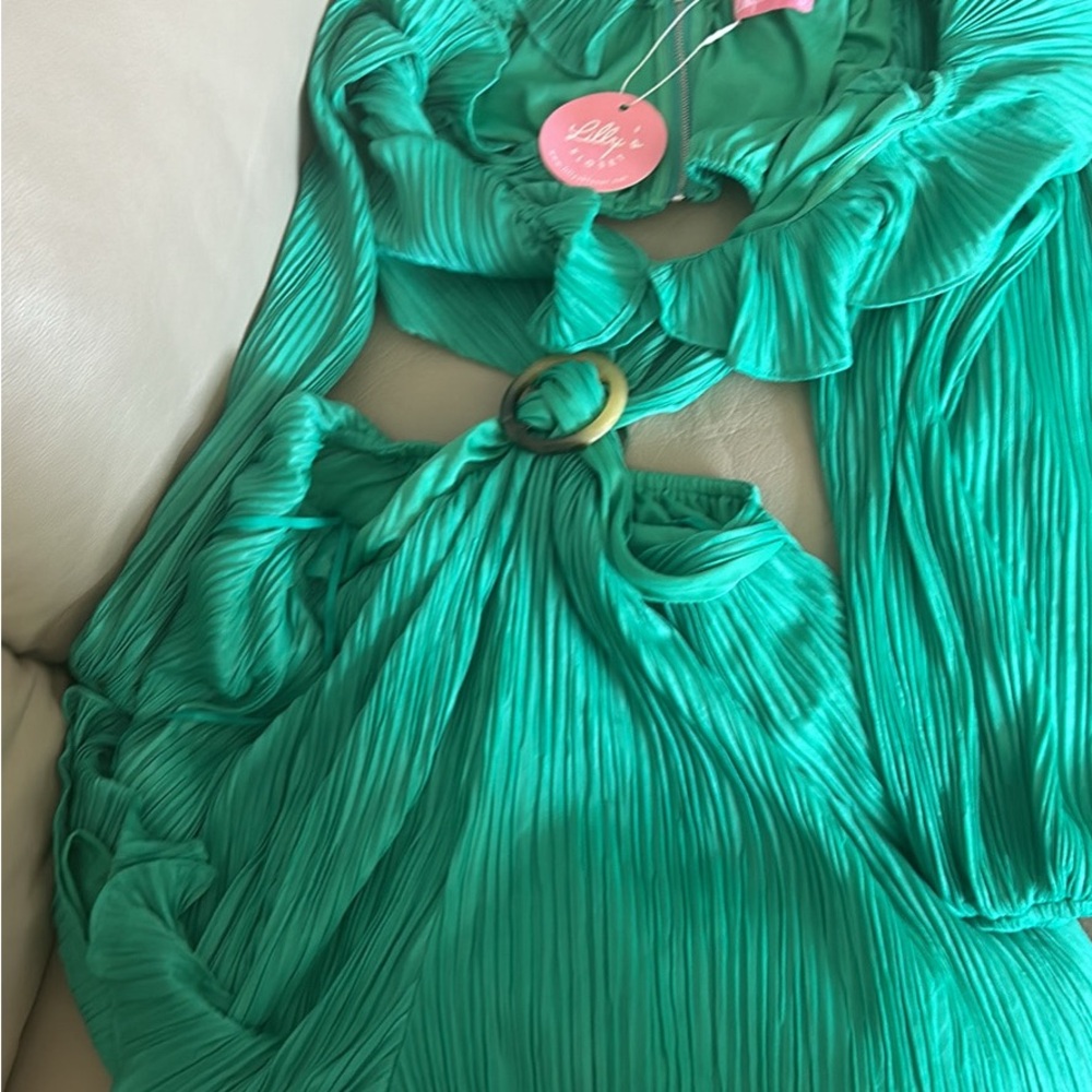 Romper, size L, peekaboo back sides. Lily’s Kloset online store. NEW